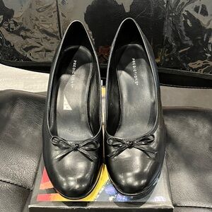 Predictions Women's Chunky Heels with Bow size 9W